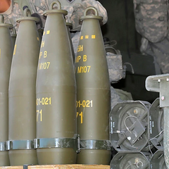 Американська військова техніка на дорозі