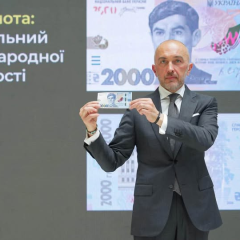 Банкнота 2000 гривень з портретом Василя Стуса