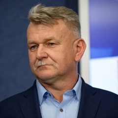 Польский политик приобрел медицинские наборы для российской армии и призывает их доставить