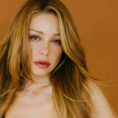 Tina Karol in a dress on the red carpet