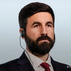American journalist asks Putin for Russian citizenship