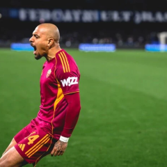 Malen repeats Batistuta's start in Rome