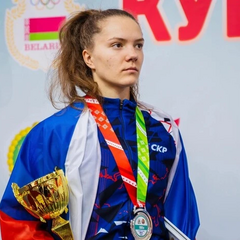 Российская фигуристка на фоне военных поддержек