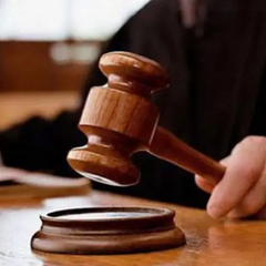 Мужчина в женском одеянии