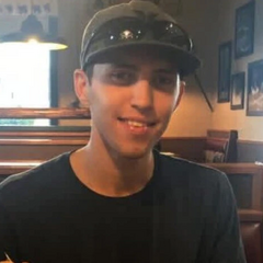 Подозреваемый разговаривает с трансгендерным партнером