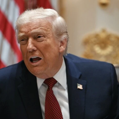 Трамп грозить суді ведучому Ґреммі за жарт про острів Епштейна