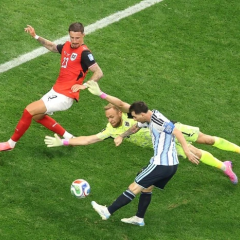 Argentina plays with World Cup debutant