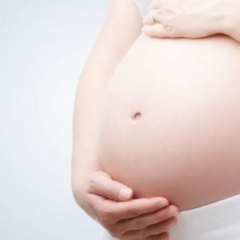 Вагітна жінка страждає від спеки