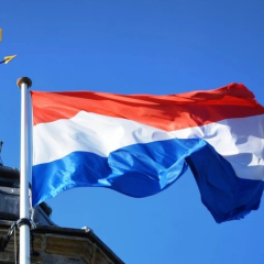 Нідерланди припиняють роботу центрів для українців