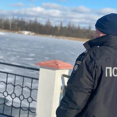 Діти, провалилися під лід, небезпека ожидала