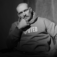 Боксер Усик на защите диссертации