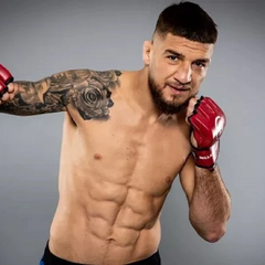 Экс- чемпион Bellator украинец Амосов перед поединком