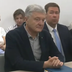 Верховный Суд отказал Порошенко в отмене санкций