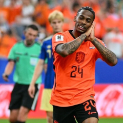 Bidding for West Ham leader