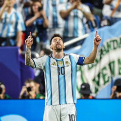 Messi breaks Klose's record
