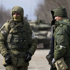 Російські військові неподалік Вовчанського агрегатного заводу