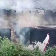 Самолет врезался в дом. Пожар