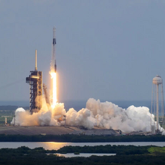 SpaceX доставила новий екіпаж на МКС