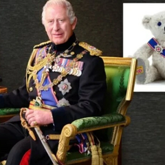 Король Чарльз III продає іграшки