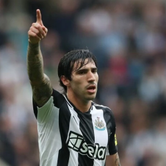 Manchester United and City battle for Tonali