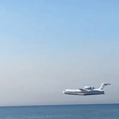 Літак, що падає в воду