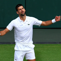 Джокович передає м'яч вакцинам