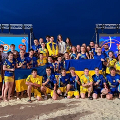 Команда Украины на пьедестале с наградами