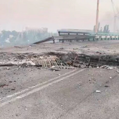 Росіяни вдарили КАБами по мосту в Херсоні