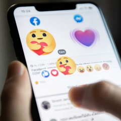 Турки перевіряють фото перед лайком