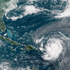 Ураган 'Ерін' змінив категорію небезпеки