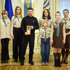 Зеленский получает Вифлеемский огонь мира