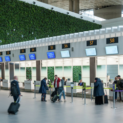 Українці за кордоном в аеропорту