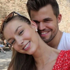 Шахматний чемпіон у джинсах одружується