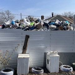 Пенсіонерка у Полтаві назбирала купу сміття