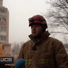 Рятування чоловіка з-під завалів будинку