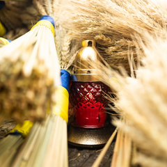 Запалюють свічку пам'яті Голодомору-геноциду