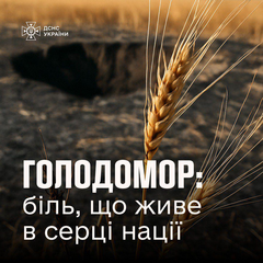 Свеча памяти на фоне макулатуры