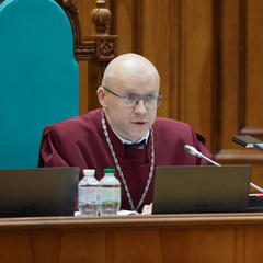 КСУ может снять запрет на усыновление