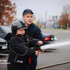 Хлопчик урятує бабусю з пожежі
