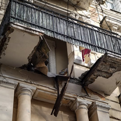 Обвал балкона в Одесі: врятовані люди
