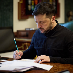 Дипломатична команда працює для миру