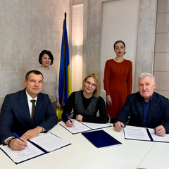 Сміттєві контейнери на вулиці