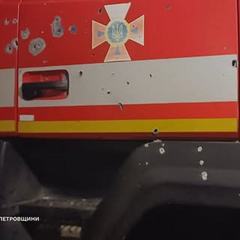 Дрон нападає на рятувальників під час гасіння пожежі