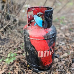 Man escapes through the window due to gas leak