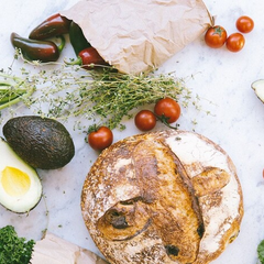 Людина з календарем та заборонами