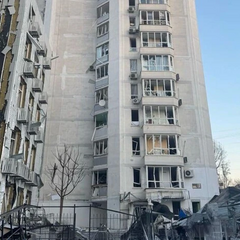 Руїни багатоповерхівки в Одесі після обстрілу