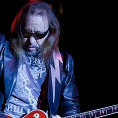 Изображение одного из основателей Kiss