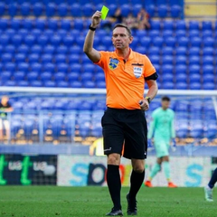 Українець Арановський на футбольному матчі