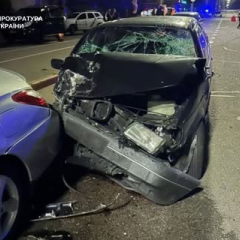 Автомобіль на блокпосту в Києві