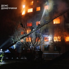 Російський дрон атакує житловий будинок